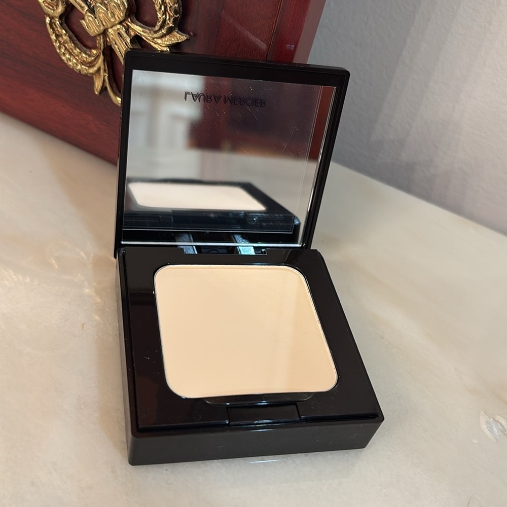 Laura Mercier Translucent Pressed Powder - Picture 4 of 11